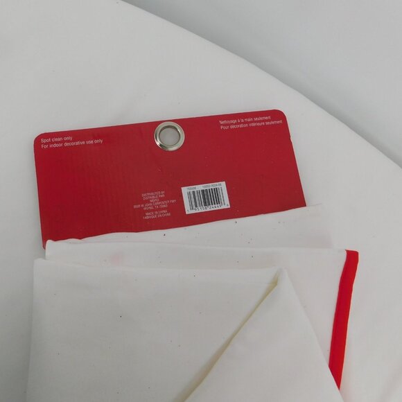 Ashland Christmas Santa Tree Skirt 48 Inches Red White Felt Snowflakes Buttons - Picture 4 of 7